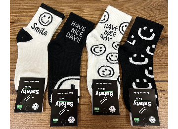 Pamuklu Siyah Beyaz Smile / Gülen Yüz Komik Kadın Soket Çorap