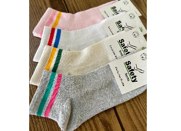 Yarım Konç Renkli Çizgili Kolej Çorap